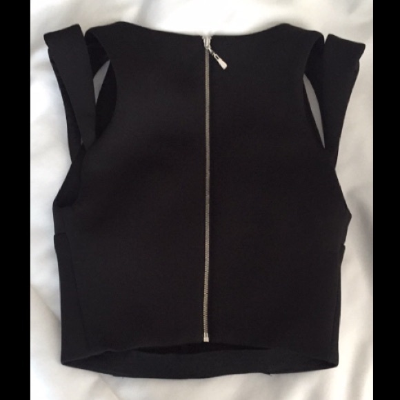 Guess Crop top. - Picture 2 of 4